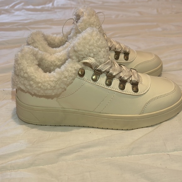 H&M Faux-leather lace-up sneaker’s. - Picture 4 of 4